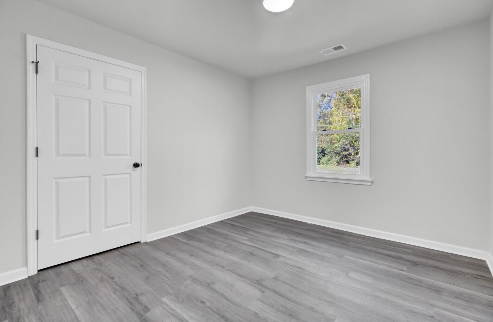 200 Roosevelt Drive Photo 38