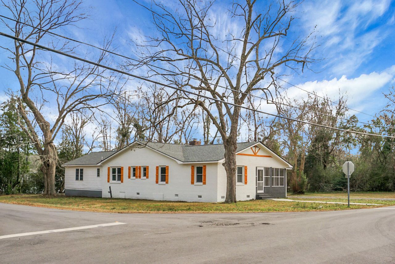 200 Roosevelt Drive Photo 45