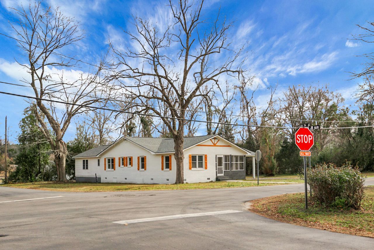 200 Roosevelt Drive Photo 55