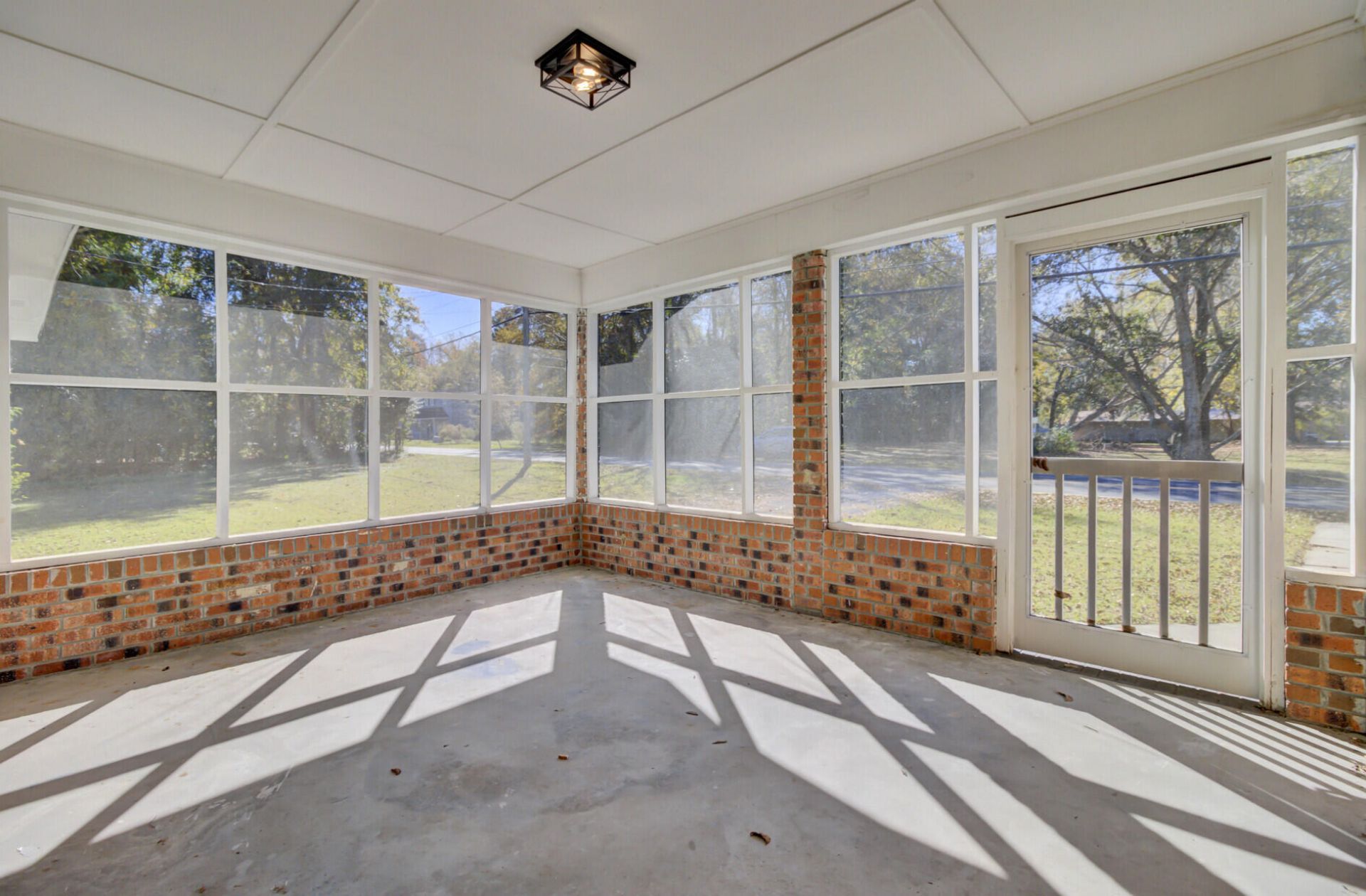 200 Roosevelt Drive Photo 8