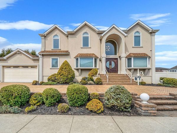 1218 Centre Street , Hewlett, NY 11557