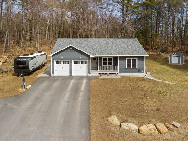 17 Fairgrounds Road, Bradford, NH 03221
