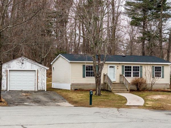 9 True Lane, Seabrook, NH 03874