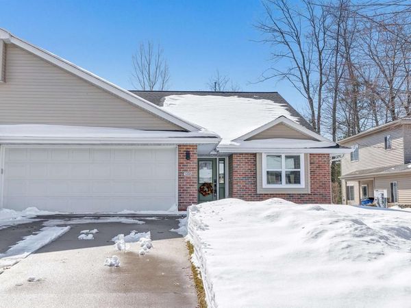 1495 SNOWSHOE TRAIL, Suamico, WI 54173