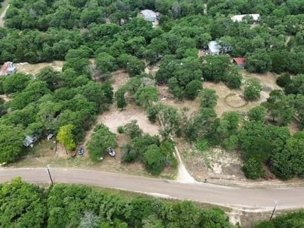 647 Hidden Oaks DR , Elgin, TX 78621