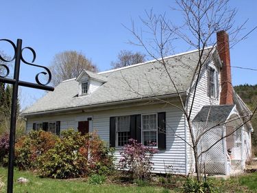 727 Brattleboro Rd, Bernardston, MA 01337