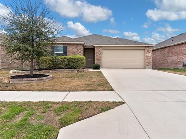 9937 Amosite Drive, Fort Worth, TX 76131