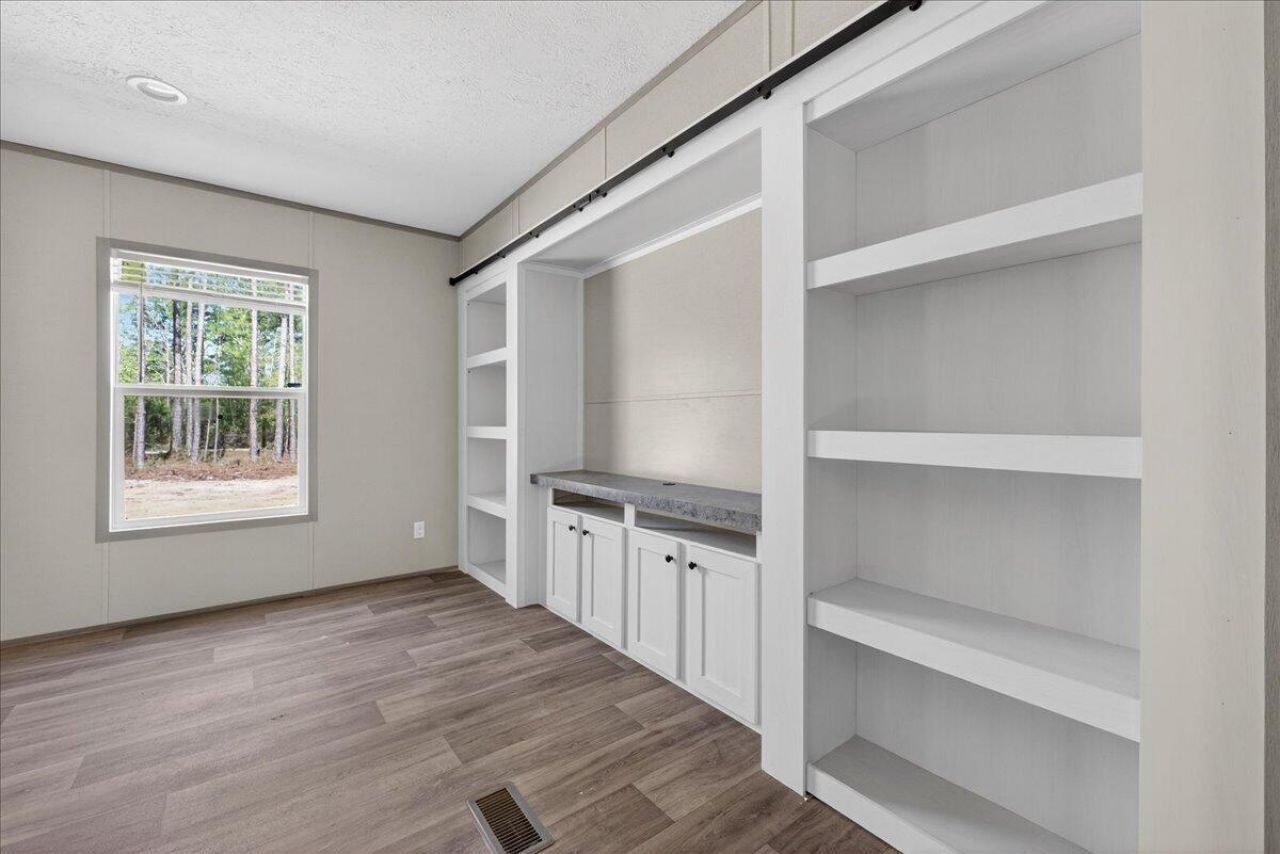 2652 Burlington Road Photo 21