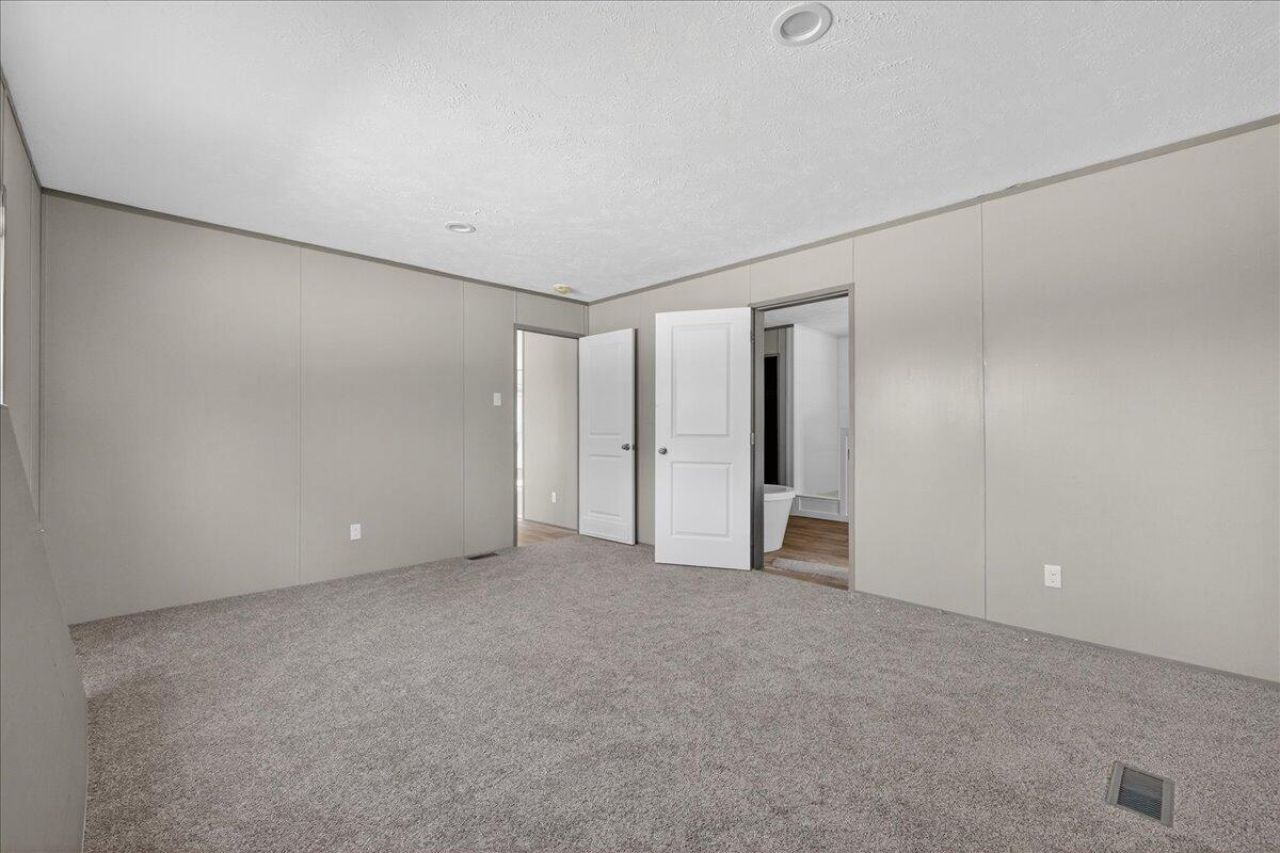 2652 Burlington Road Photo 26