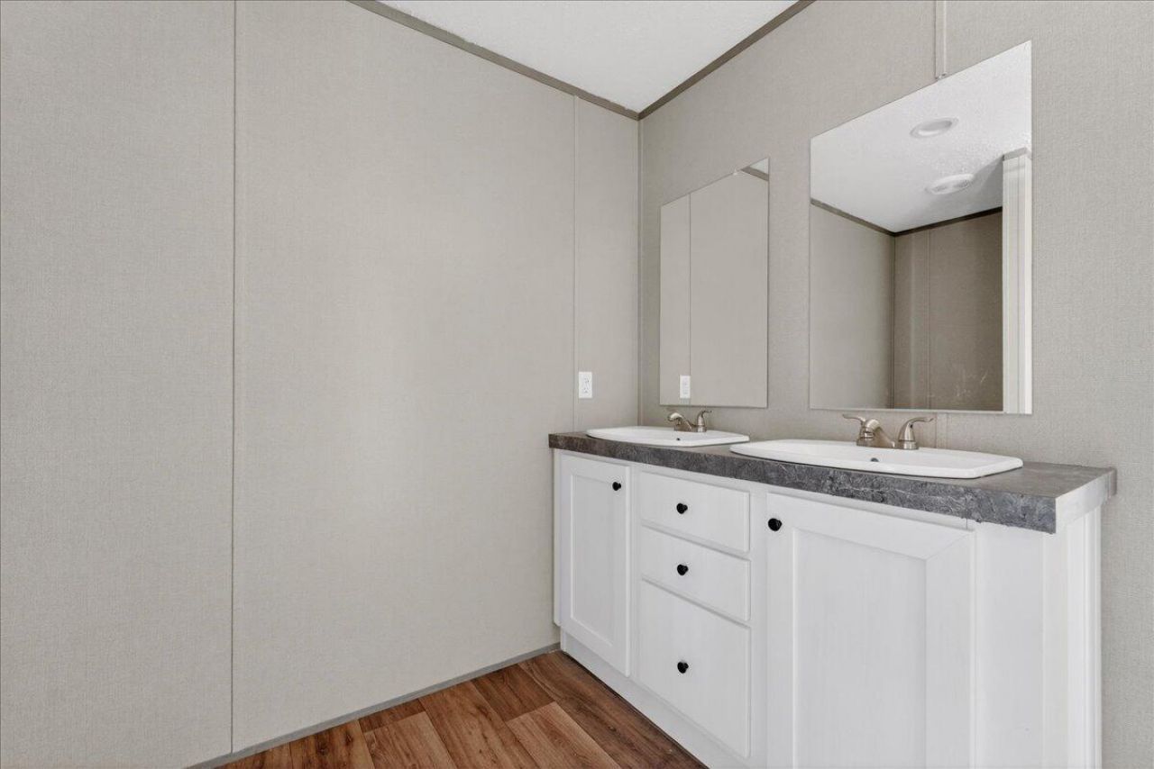 2652 Burlington Road Photo 31