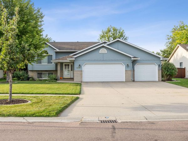 3018 36th Avenue S, Fargo, ND 58104