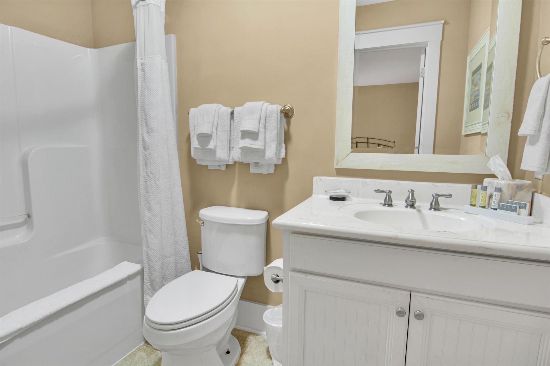 837 Madiera Dr.  Photo 8