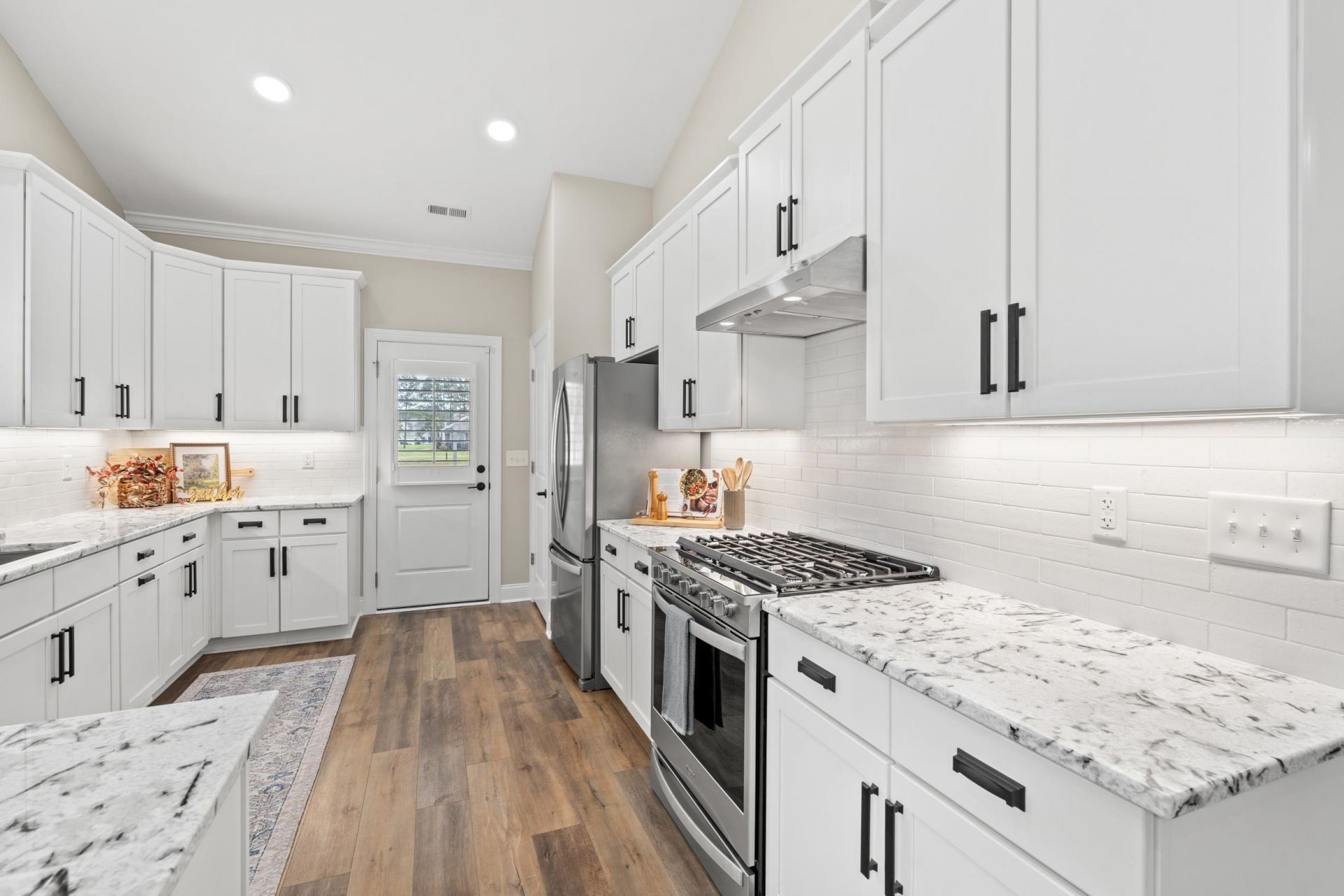 649 Elmwood Circle Photo 6