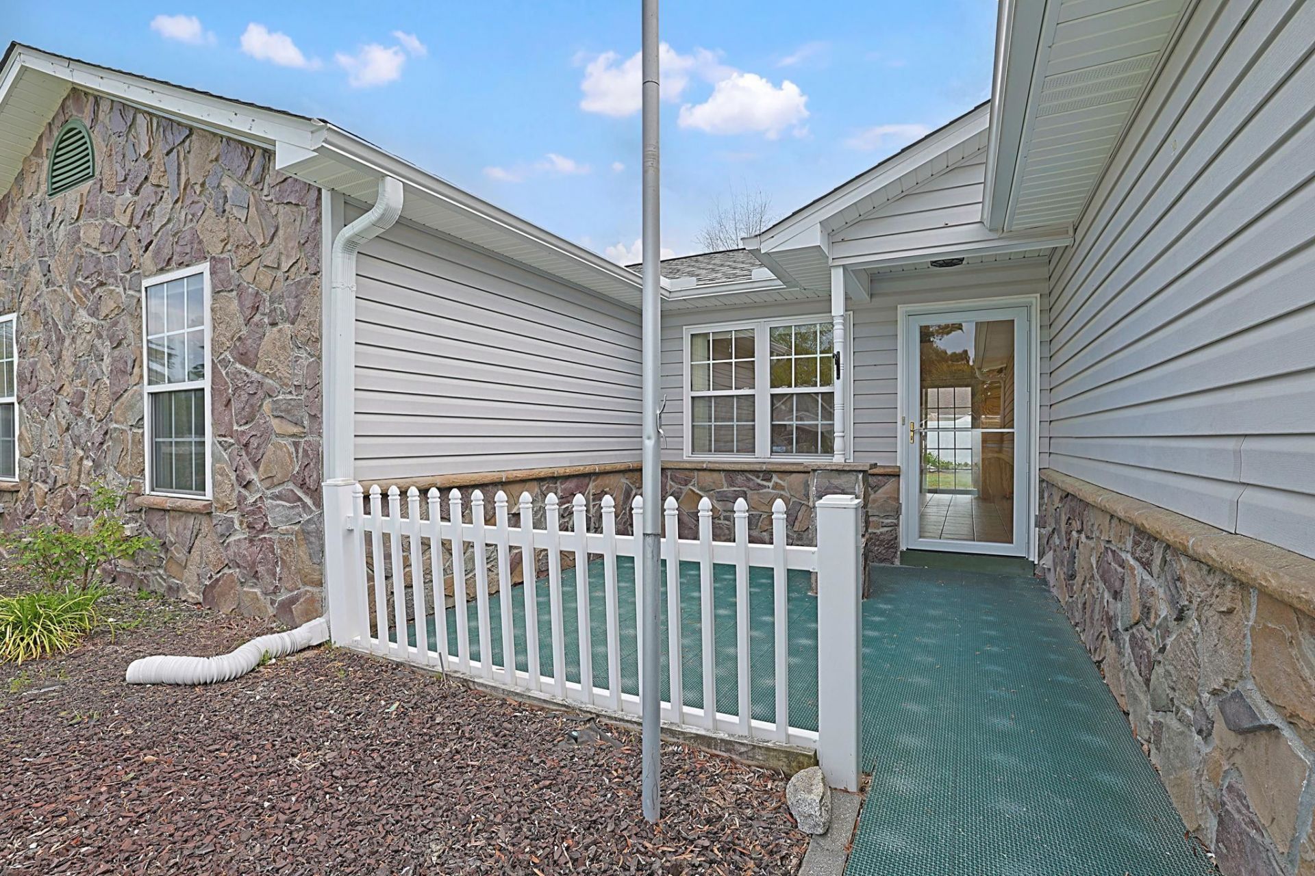 2552 Triumph Dr. Photo 35