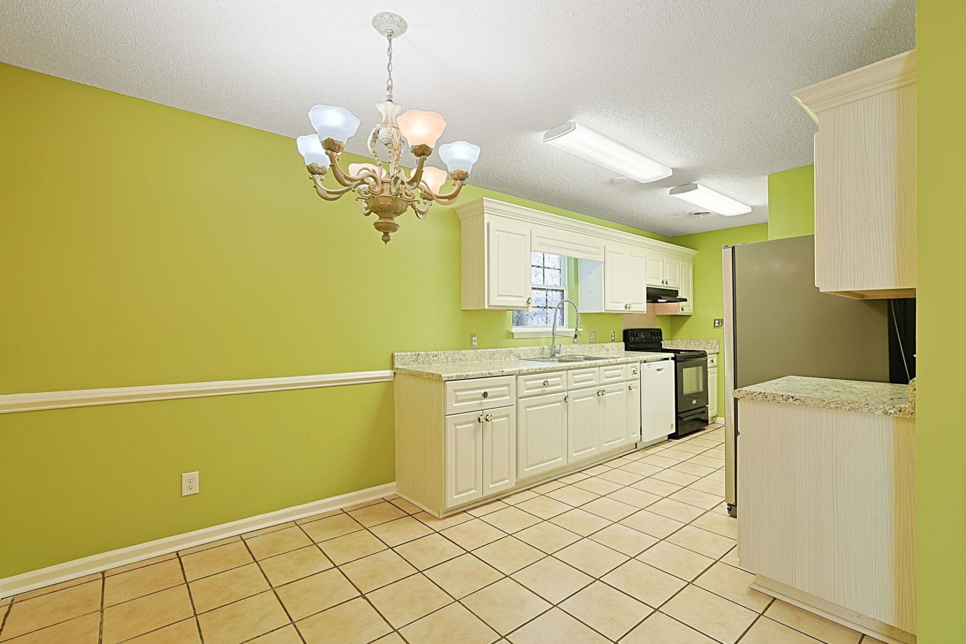 2552 Triumph Dr. Photo 7