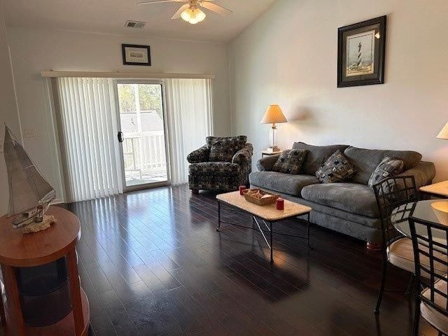 901 West Port Dr. Photo 5