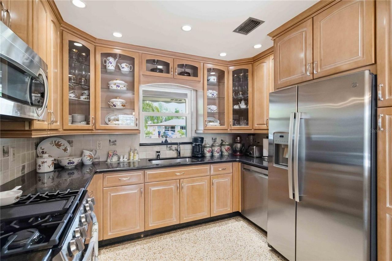 2068 Sunnyside Lane, Sarasota, FL 34239 Photo