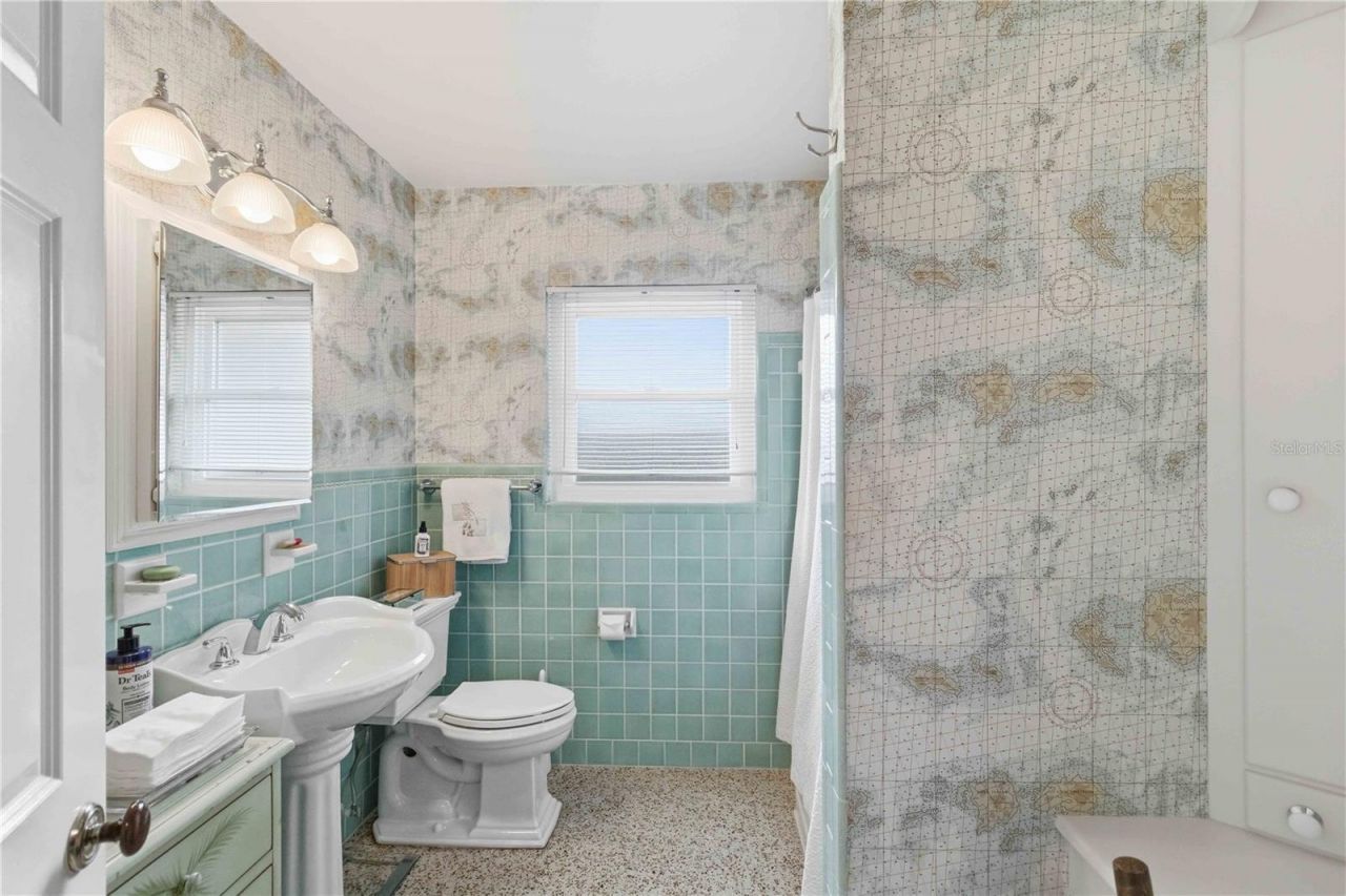 2068 Sunnyside Lane, Sarasota, FL 34239 Photo