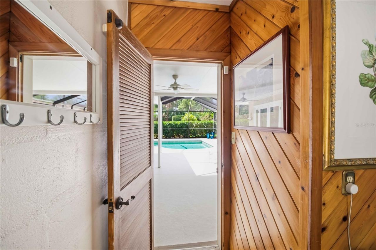 2068 Sunnyside Lane, Sarasota, FL 34239 Photo