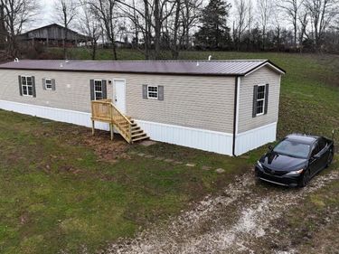 2786 HWY 2027 , Campton, KY 41301