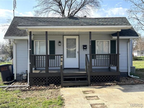 914 Chicago Street , Greenville, IL 62246