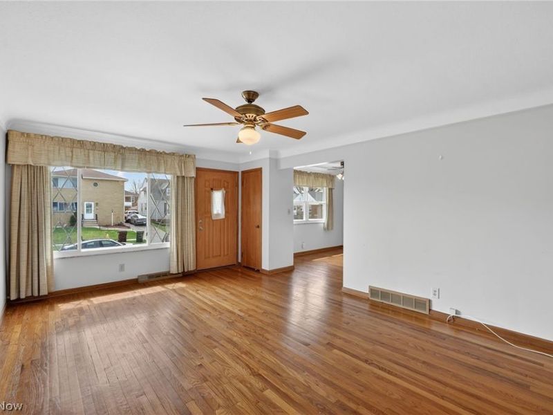 6010 Virginia Avenue , Parma, OH 44130 Photo 4