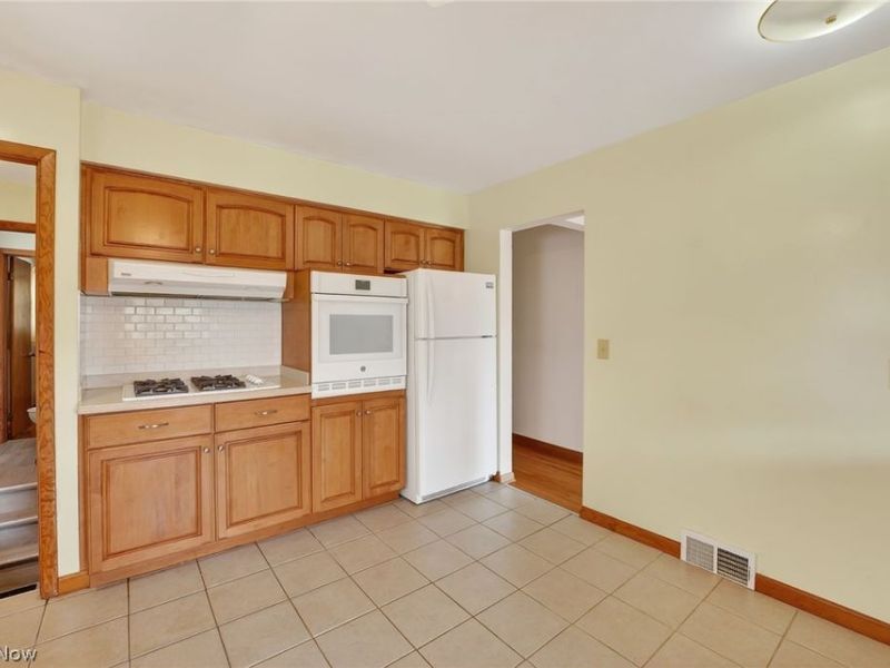 6010 Virginia Avenue , Parma, OH 44130 Photo 7