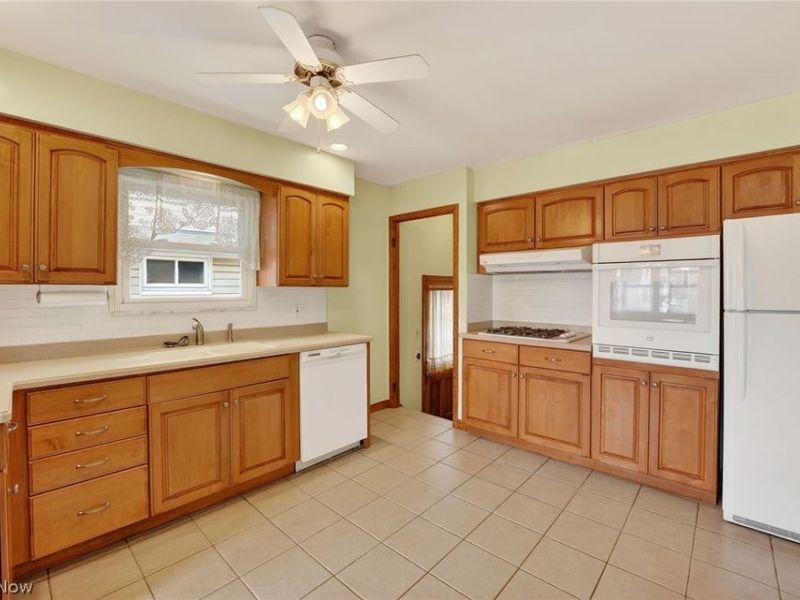 6010 Virginia Avenue , Parma, OH 44130 Photo 8