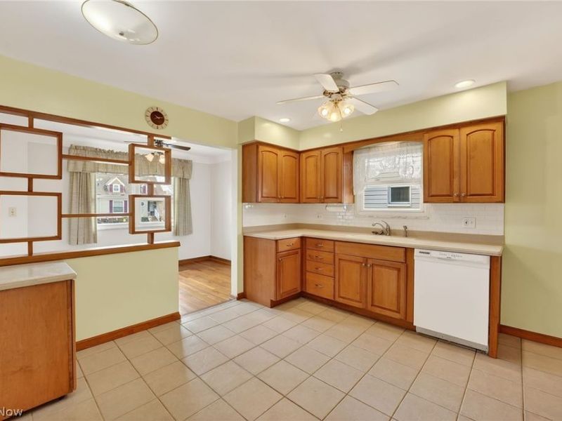 6010 Virginia Avenue , Parma, OH 44130 Photo 9