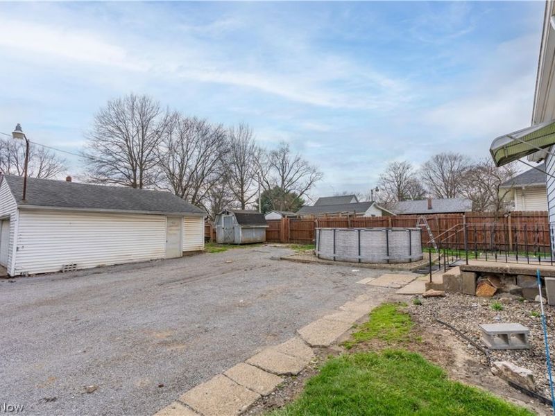 12020 Easton Street NE, Alliance, OH 44601 Photo 5