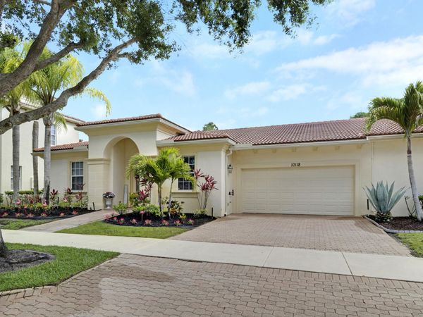 10118 SW Canossa Way, Port St. Lucie, FL 34986