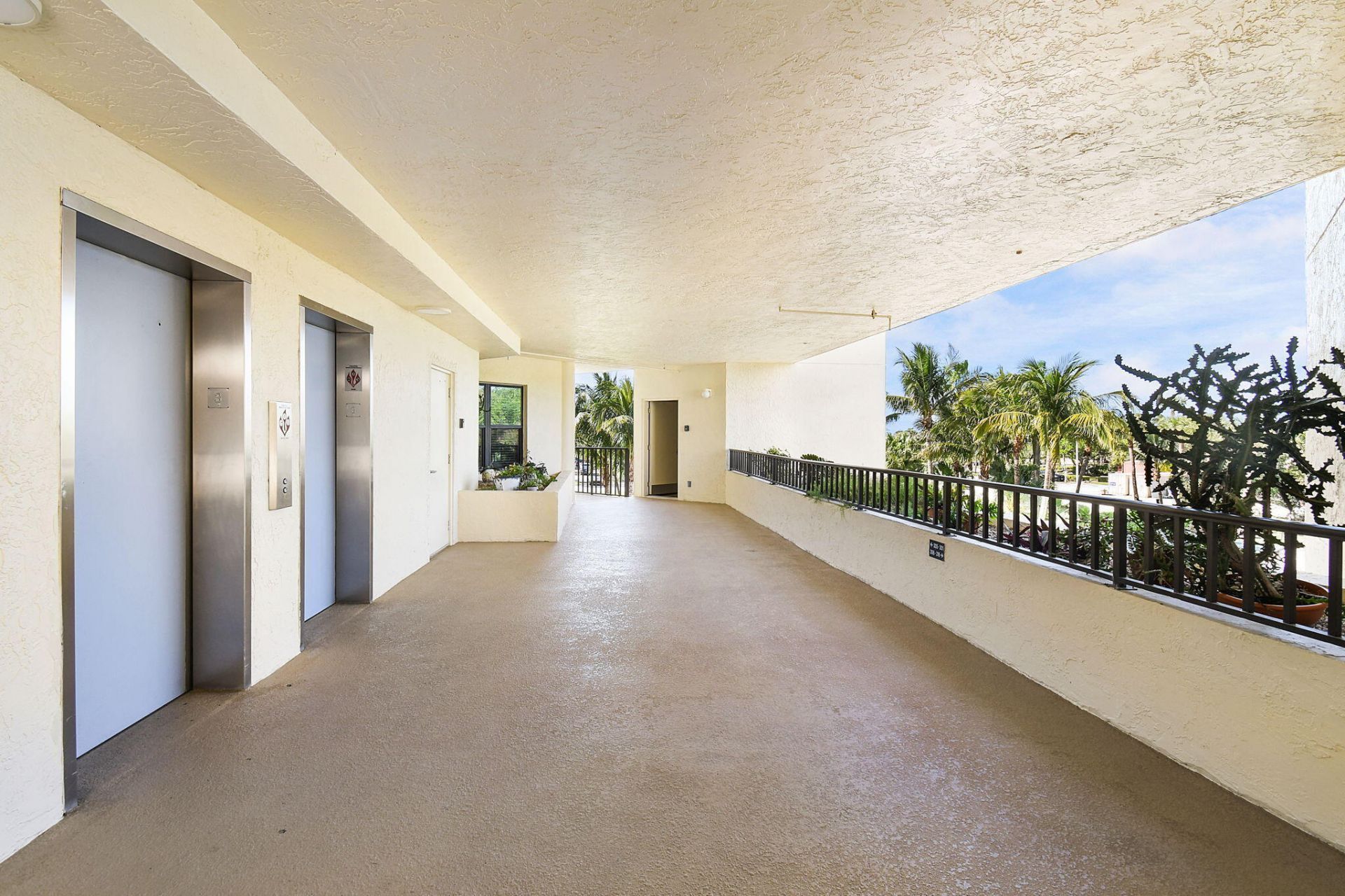 221 NE Plantation Road, Unit 316, Hutchinson Island, FL 34996 Photo