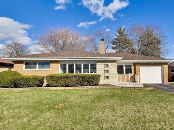 915 S Na Wa Ta Avenue, Mount Prospect, IL 60056