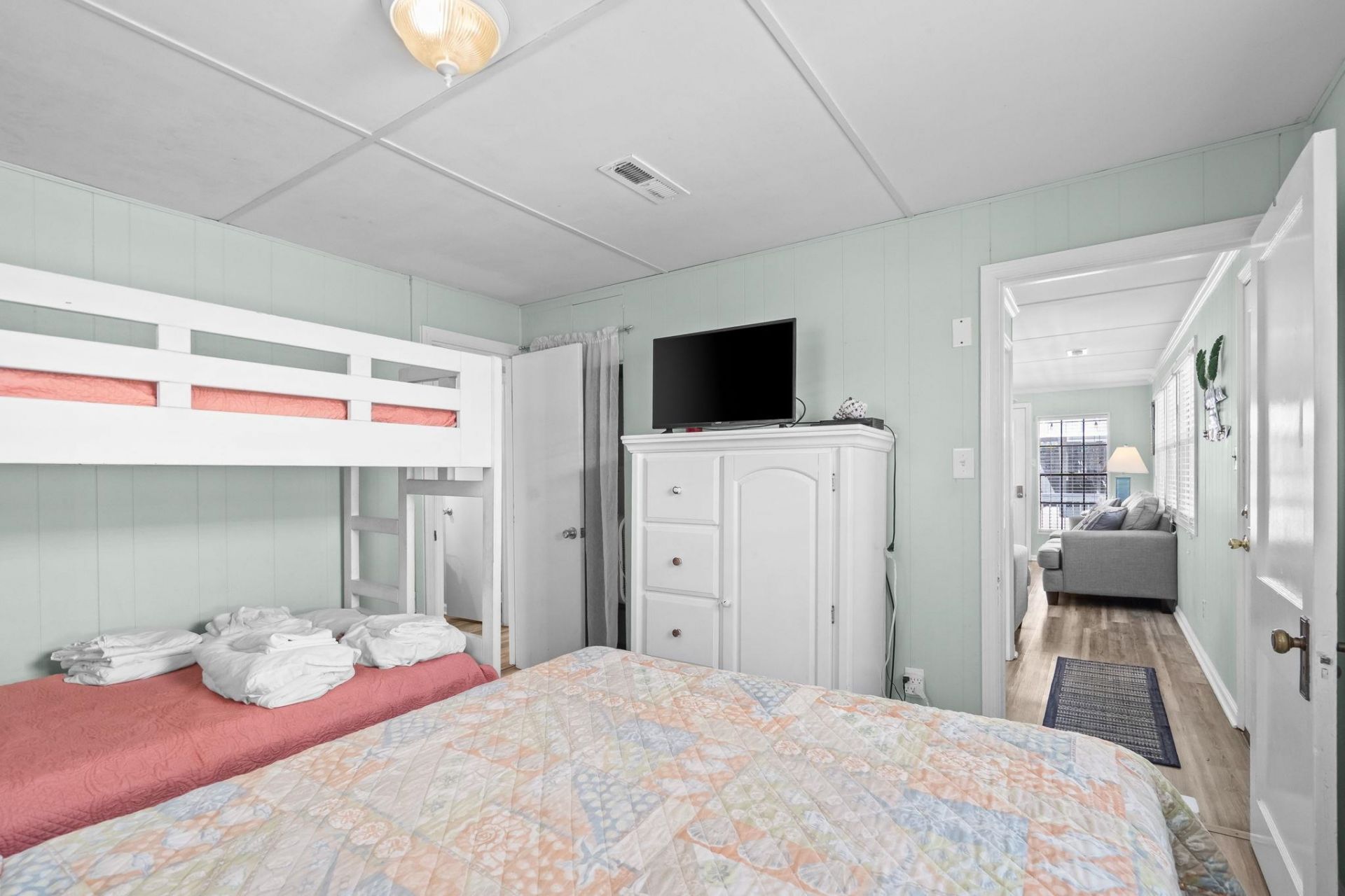 6001-5005 S Kings Hwy.  Photo 21