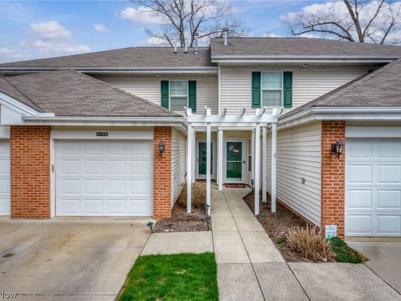 6755 Quarrystone Lane , Middleburg Heights, OH 44130 Photo 2