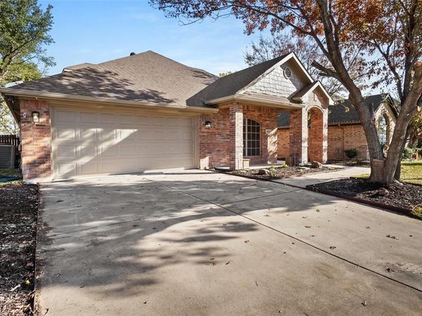 6136 Lochmoor Drive, Fort Worth, TX 76179