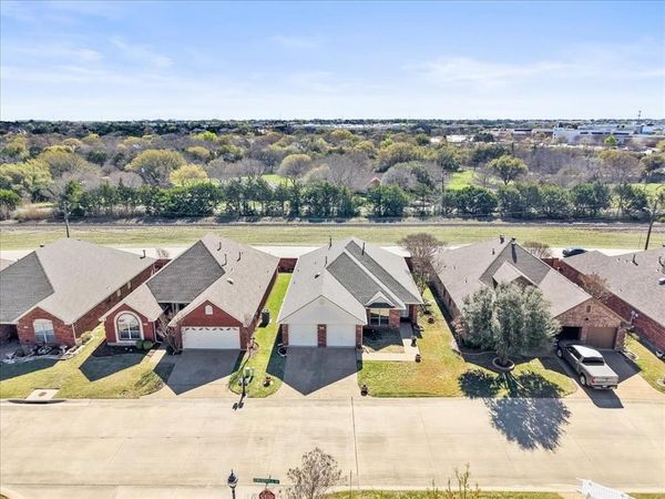 942 Cresthill Drive, Unit 20, Cedar Hill, TX 75104