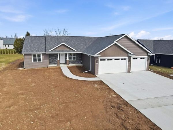 W7077 JACLYN LANE, Greenville, WI 54942