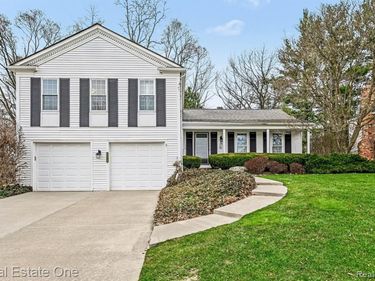 27940 White Plains, Farmington Hills, MI 48331