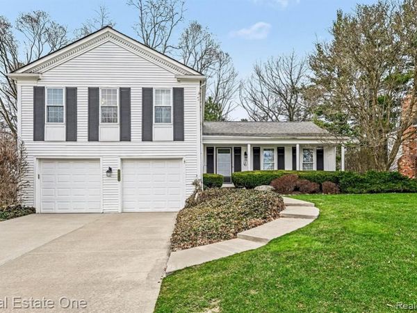 27940 White Plains, Farmington Hills, MI 48331