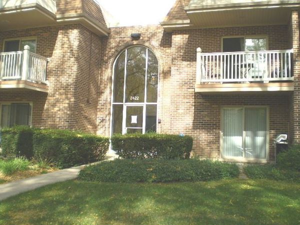 2422 N Kennicott Drive, Unit 2D, Arlington Heights, IL 60004