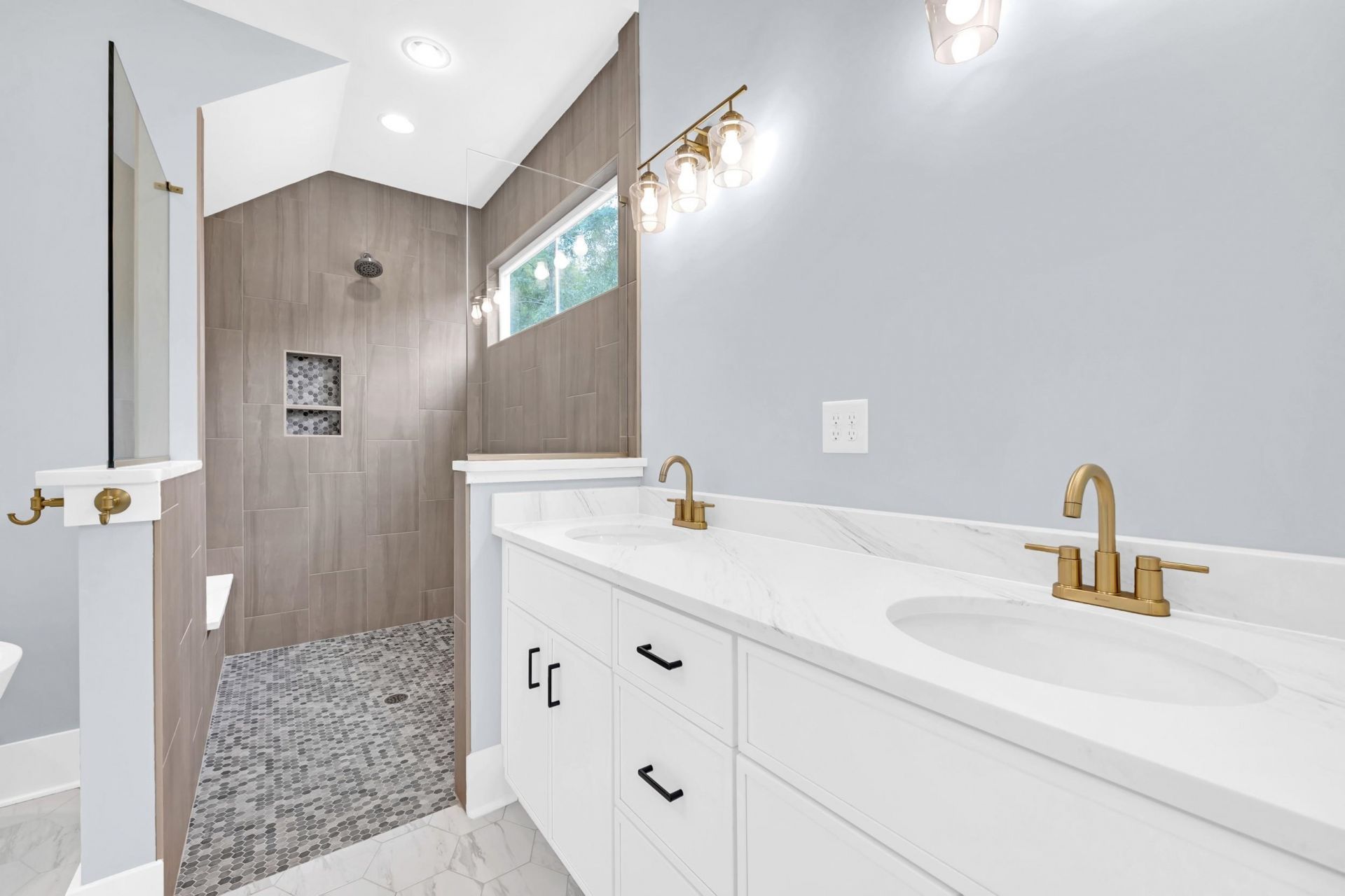 255 Madison Dr.  Photo 11