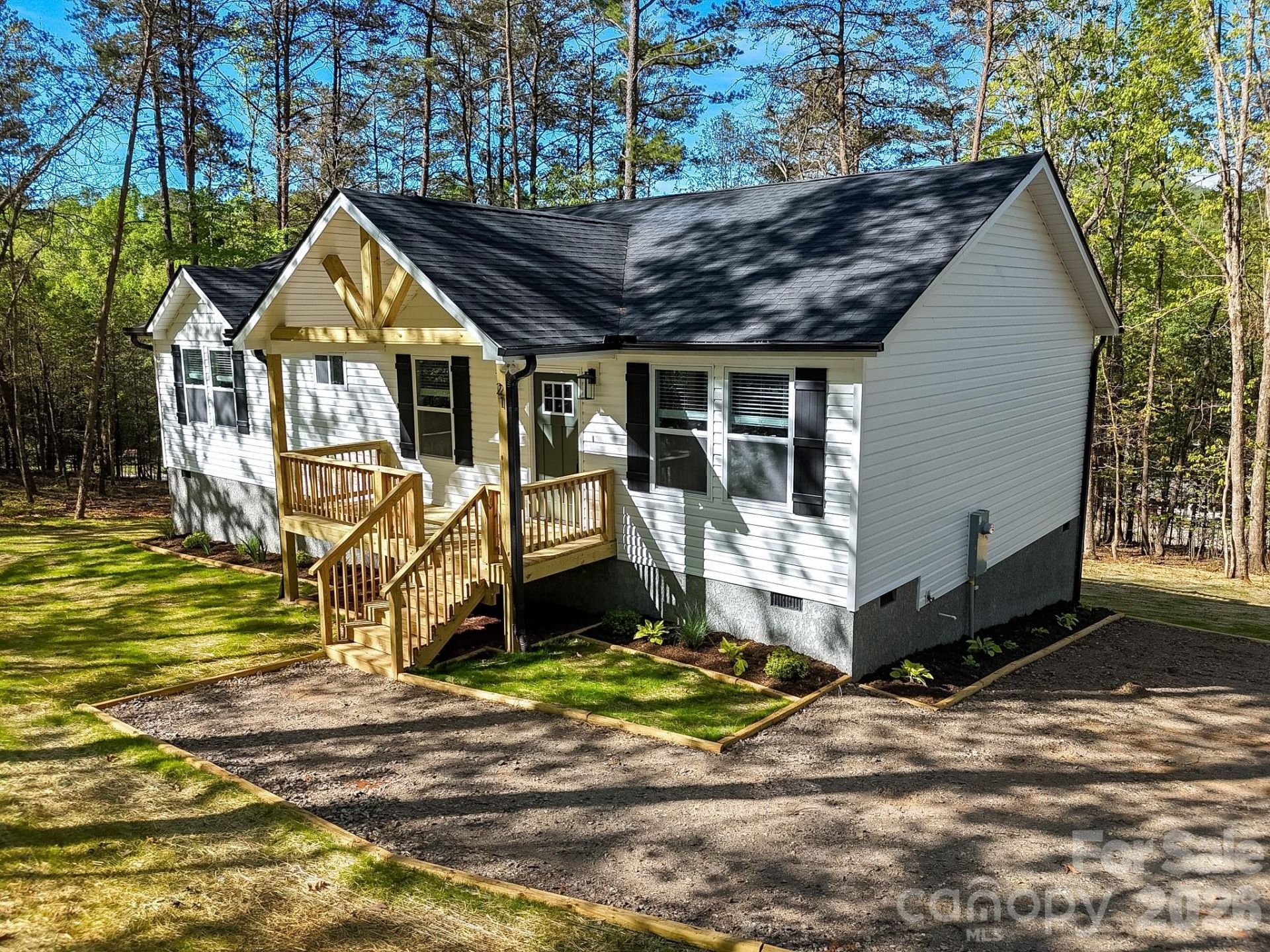 21 Woodchuck Lane, Marion, NC 28752 Main Photo