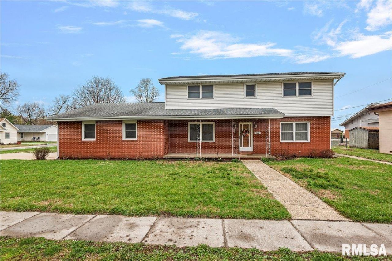 201 N Elm Street, Williamsville, IL 62693 Main Photo