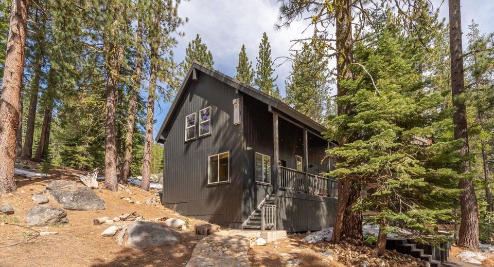 50638 Hemlock Court, Soda Springs, CA 95728 Photo