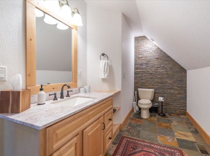 50638 Hemlock Court, Soda Springs, CA 95728 Photo