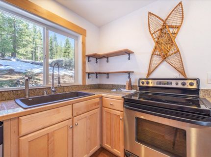 50638 Hemlock Court, Soda Springs, CA 95728 Photo