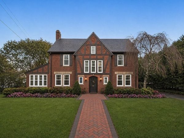 1806 Beacon St, Newton, MA 02468