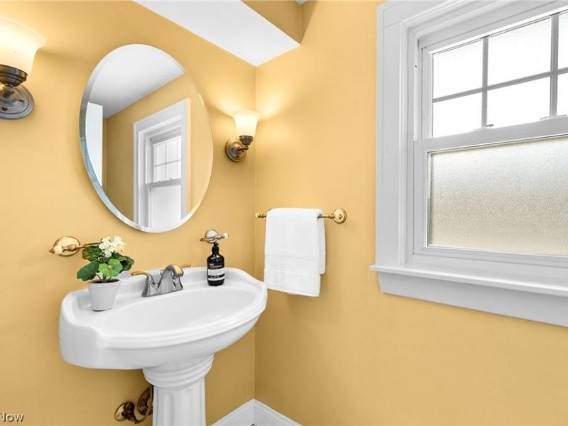 2135 Riverside Drive , Lakewood, OH 44107 Photo 10