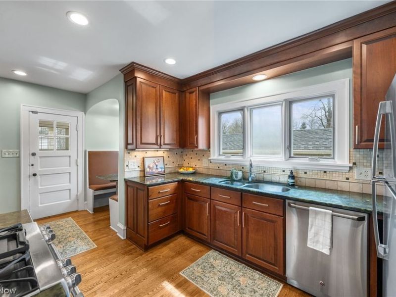 2135 Riverside Drive , Lakewood, OH 44107 Photo 13